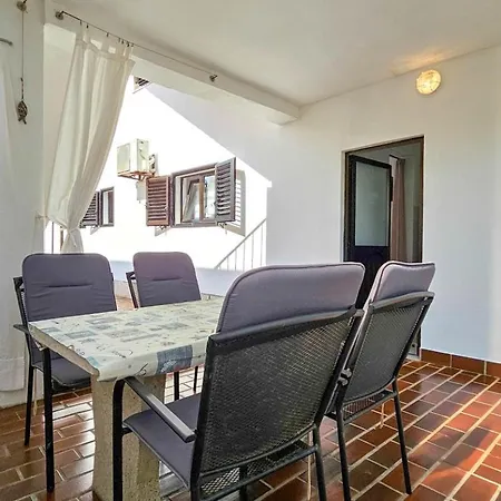 Appartement Vadnov A2 *